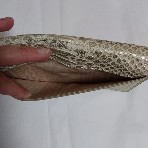 Stella & Dot She loves Adventures wallet - Picture 3 of 8